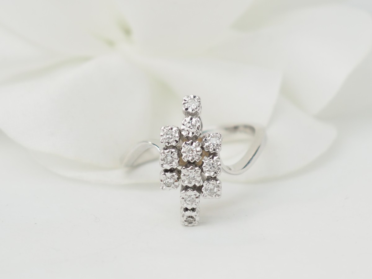 Vintage Ring In White Gold And Diamonds