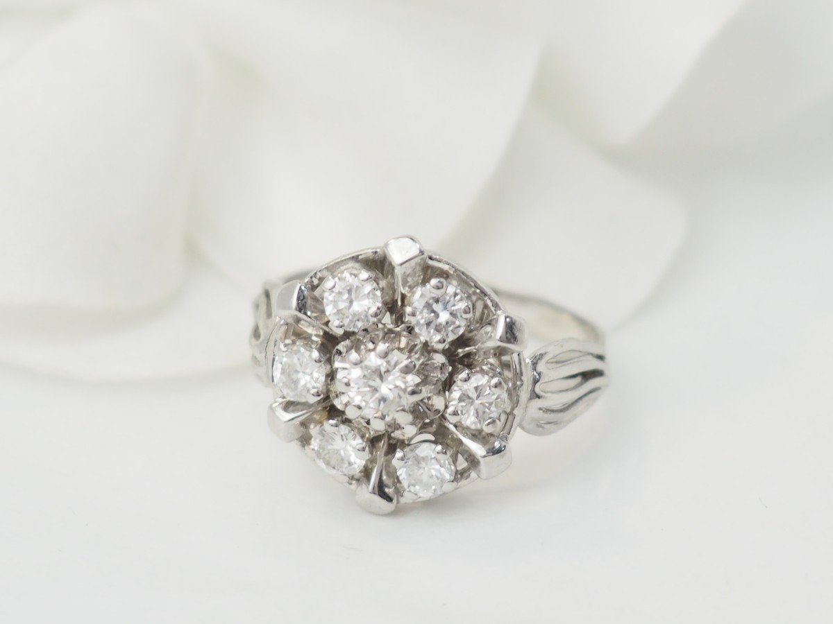 Daisy Ring In White Gold And Diamonds -photo-3