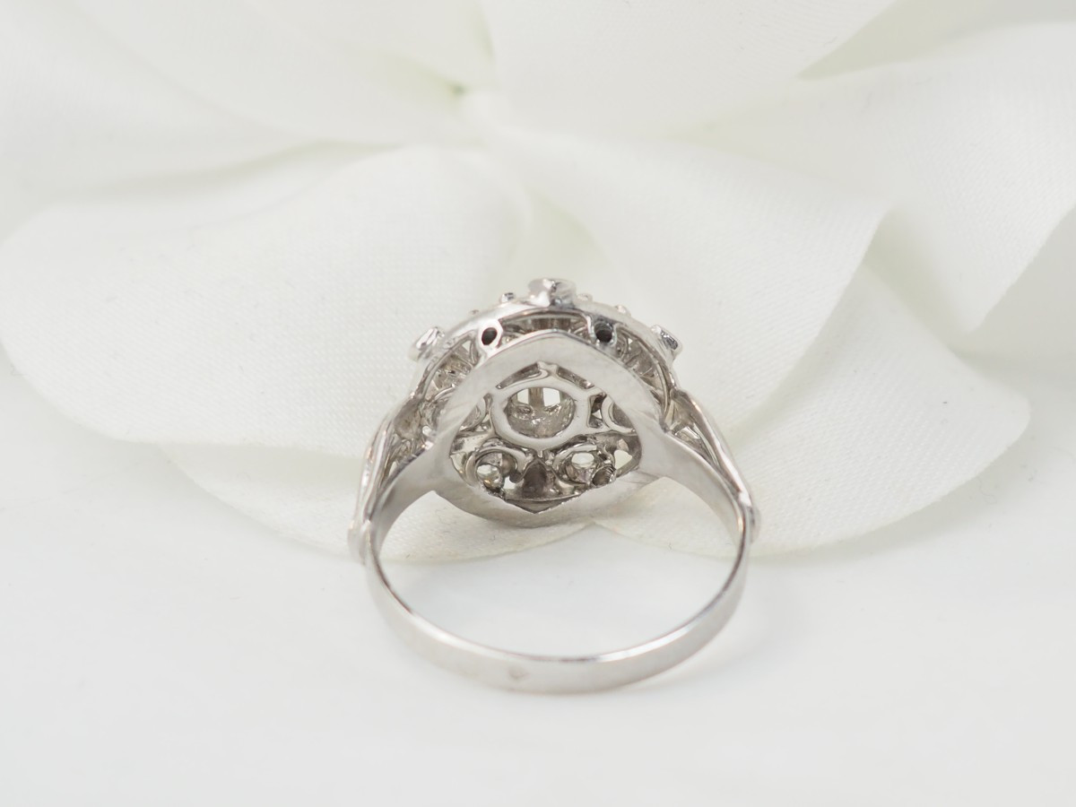 Daisy Ring In White Gold And Diamonds -photo-1