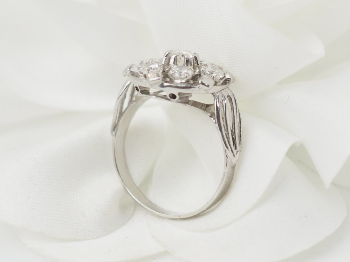 Daisy Ring In White Gold And Diamonds -photo-2