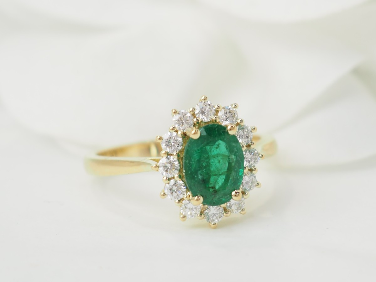 Daisy Ring In Yellow Gold, Emerald And Diamonds-photo-3