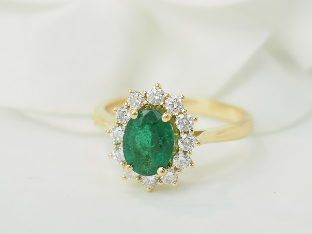 Daisy Ring In Yellow Gold, Emerald And Diamonds-photo-4