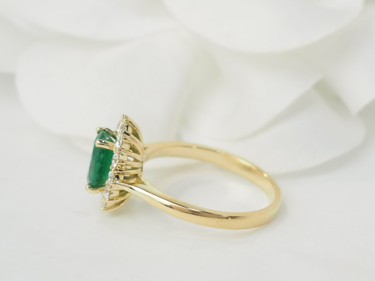 Daisy Ring In Yellow Gold, Emerald And Diamonds-photo-2