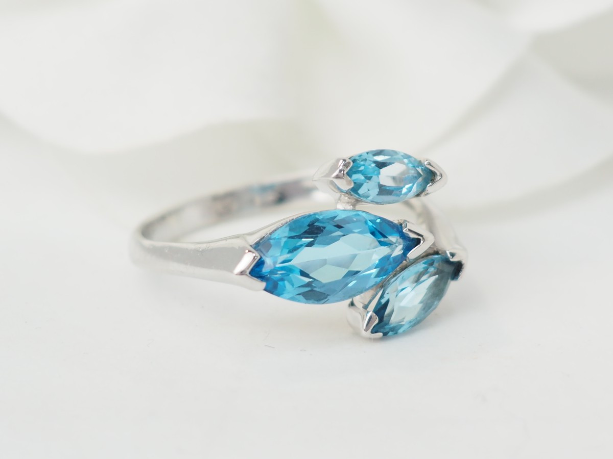 White Gold And Blue Topaz Ring-photo-3