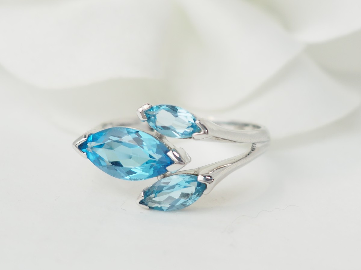 White Gold And Blue Topaz Ring-photo-4