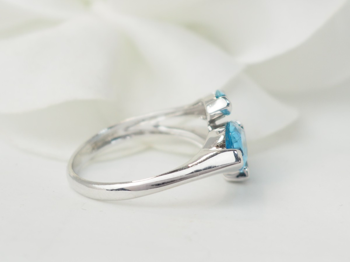 White Gold And Blue Topaz Ring-photo-4