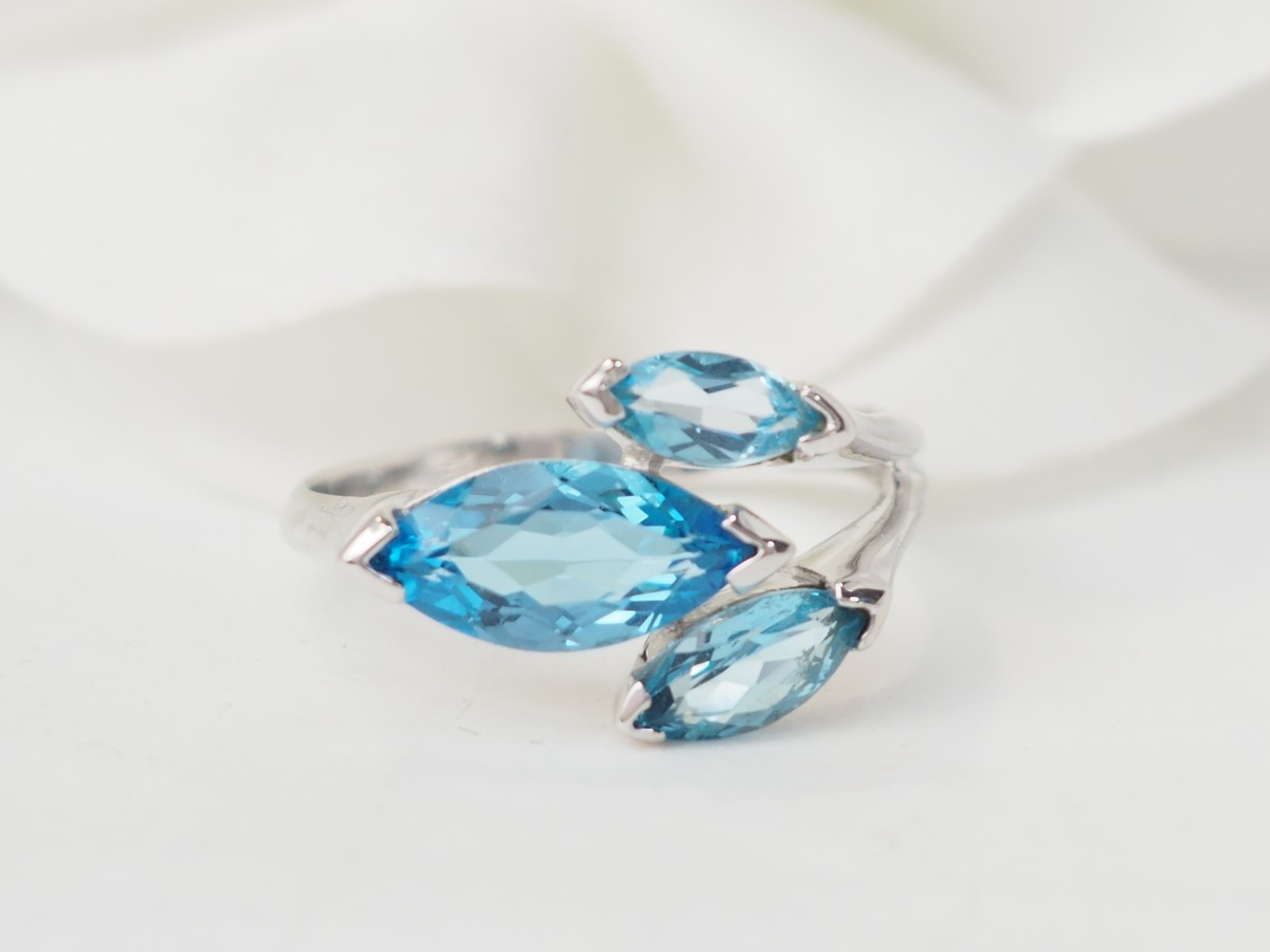 White Gold And Blue Topaz Ring