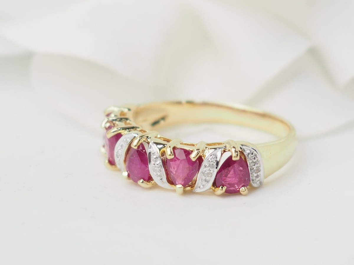Bague en or jaune, rubis et diamants-photo-1