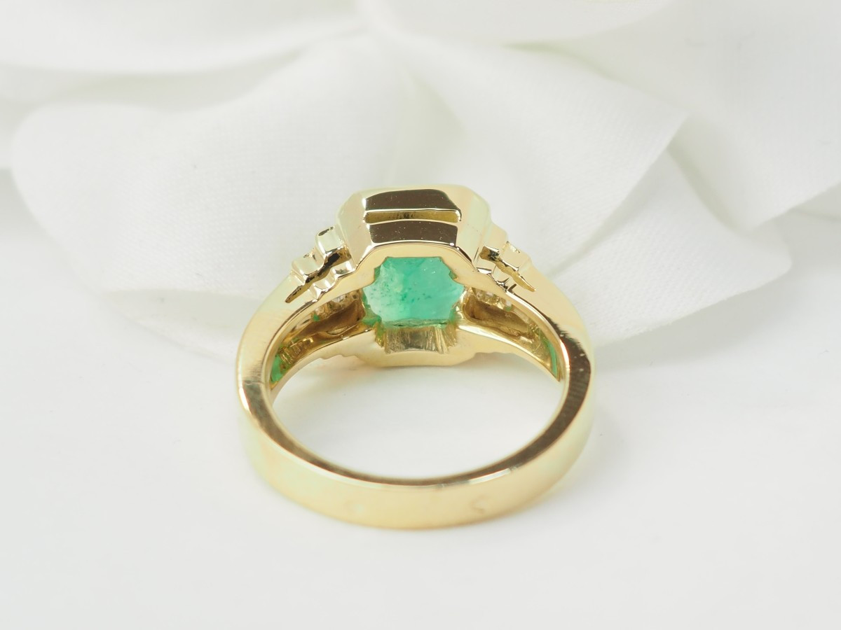 Ring In Yellow Gold, Emerald And Diamonds -photo-2
