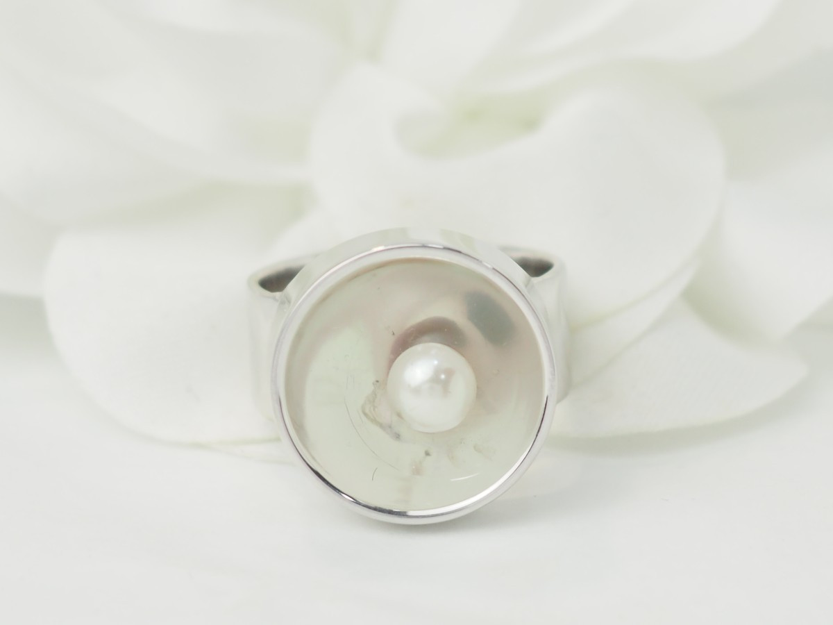 White Gold And Cultured Pearl Ring