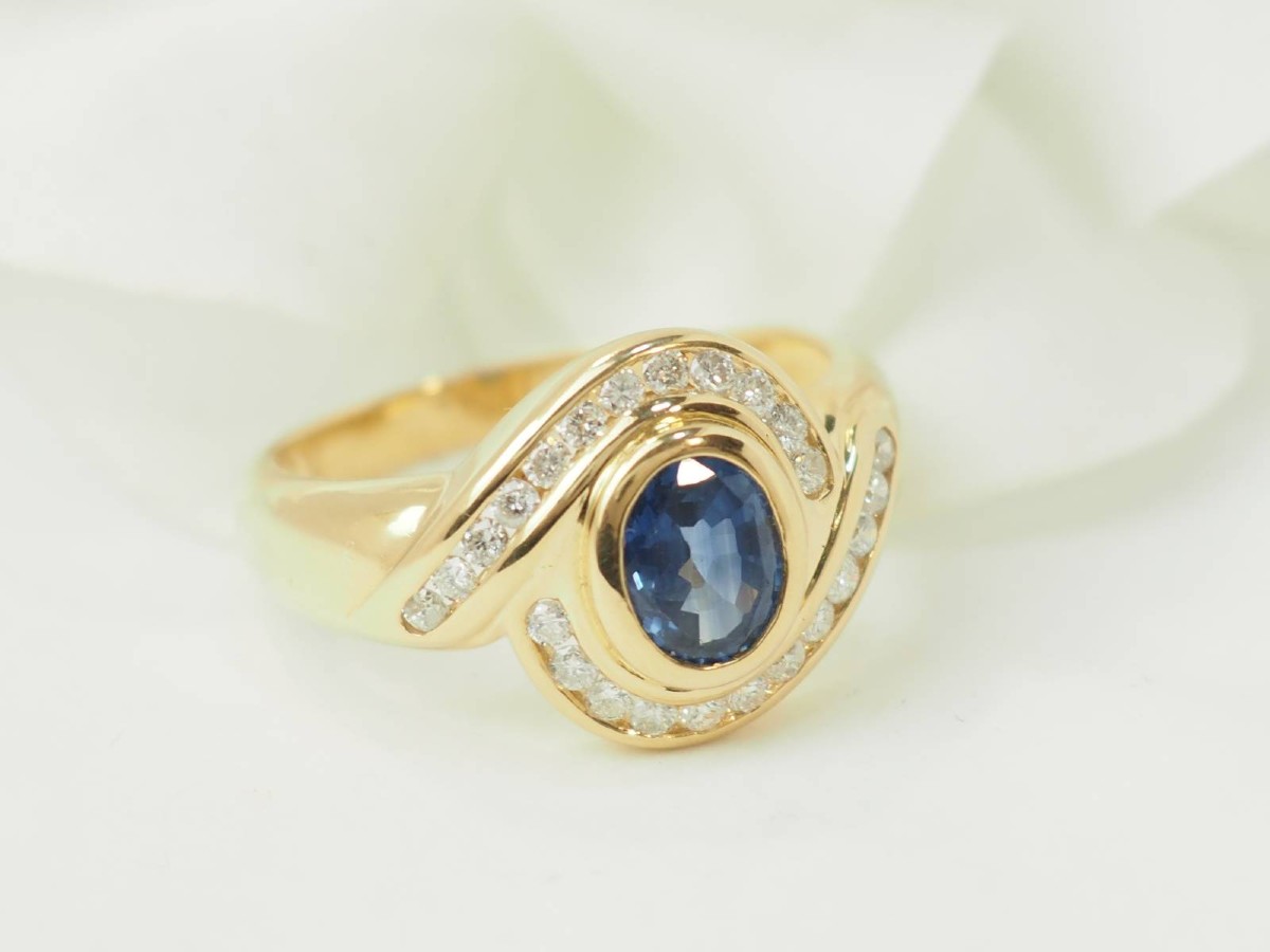 Yellow Gold Swirl Ring With Oval Sapphire And Diamonds-photo-3