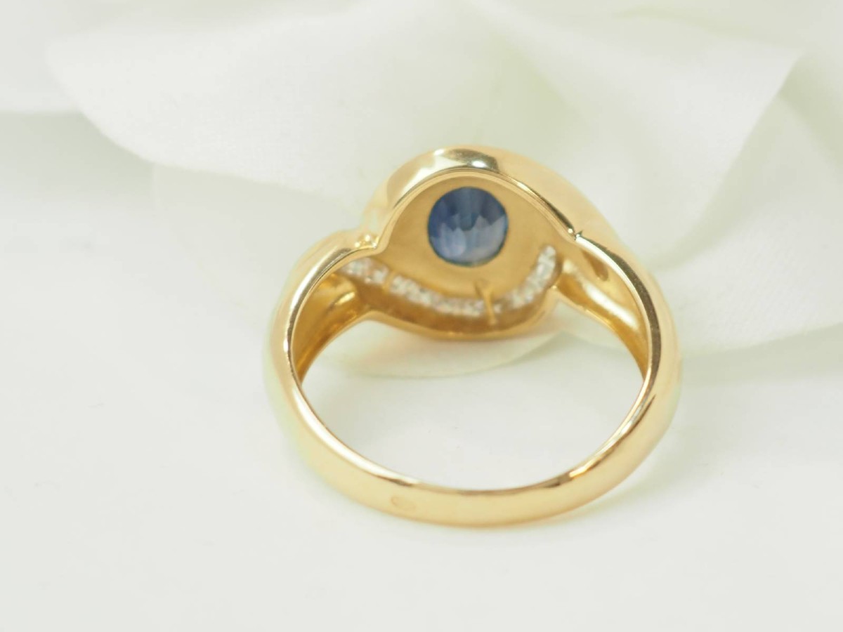 Yellow Gold Swirl Ring With Oval Sapphire And Diamonds-photo-2
