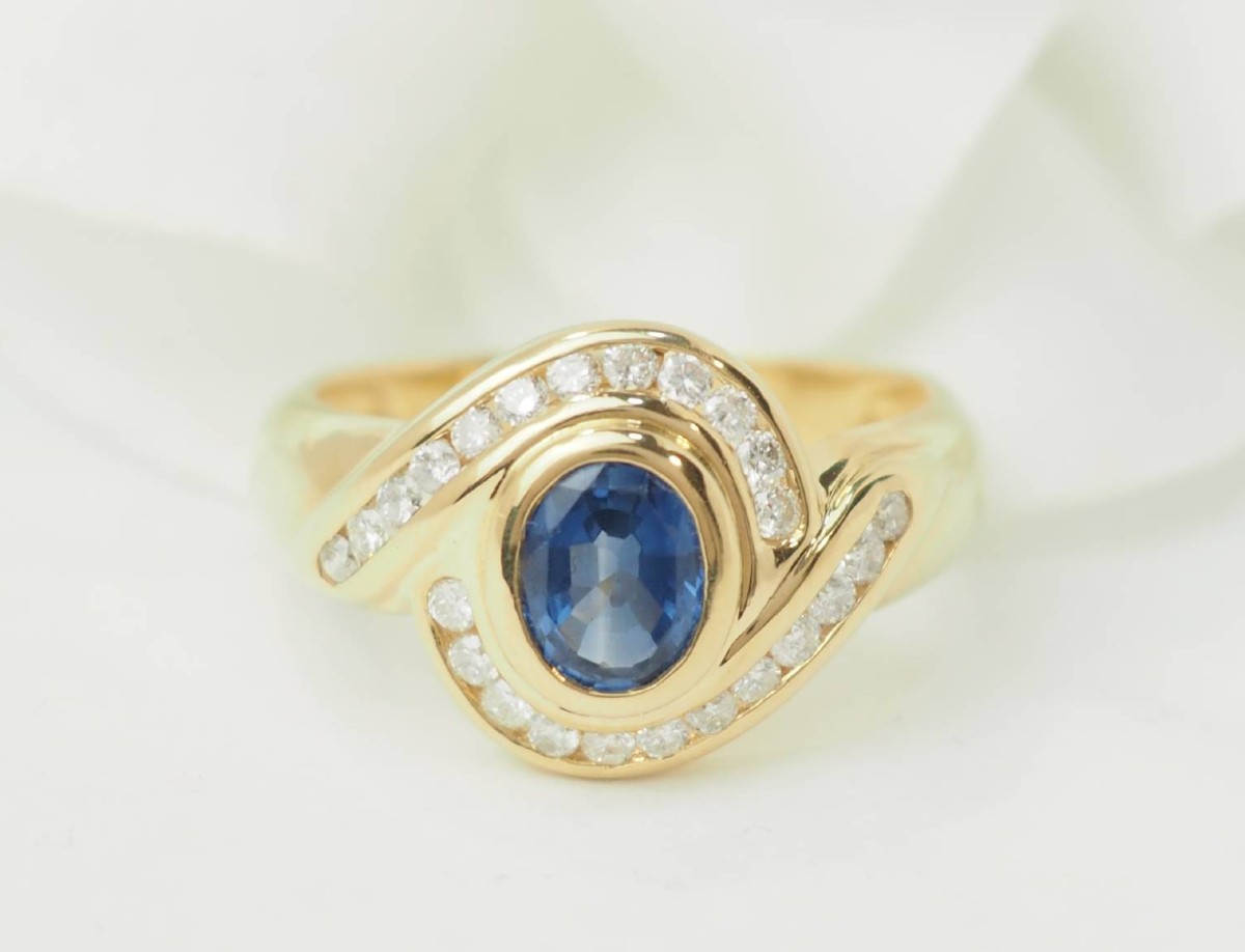 Yellow Gold Swirl Ring With Oval Sapphire And Diamonds-photo-4