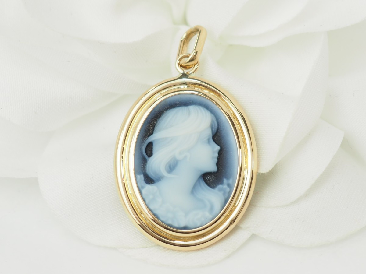 Yellow Gold Pendant With Cameo On Blue Agate -photo-2
