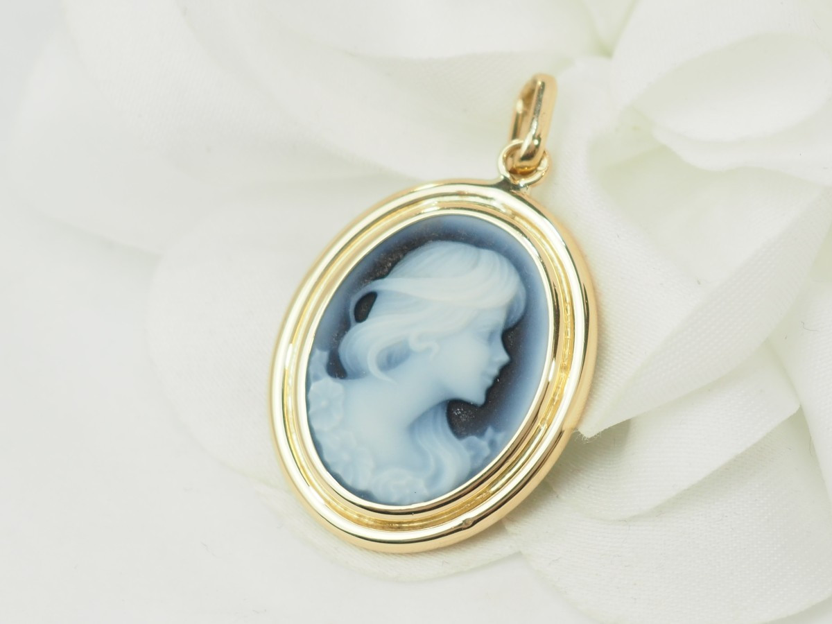 Yellow Gold Pendant With Cameo On Blue Agate -photo-3