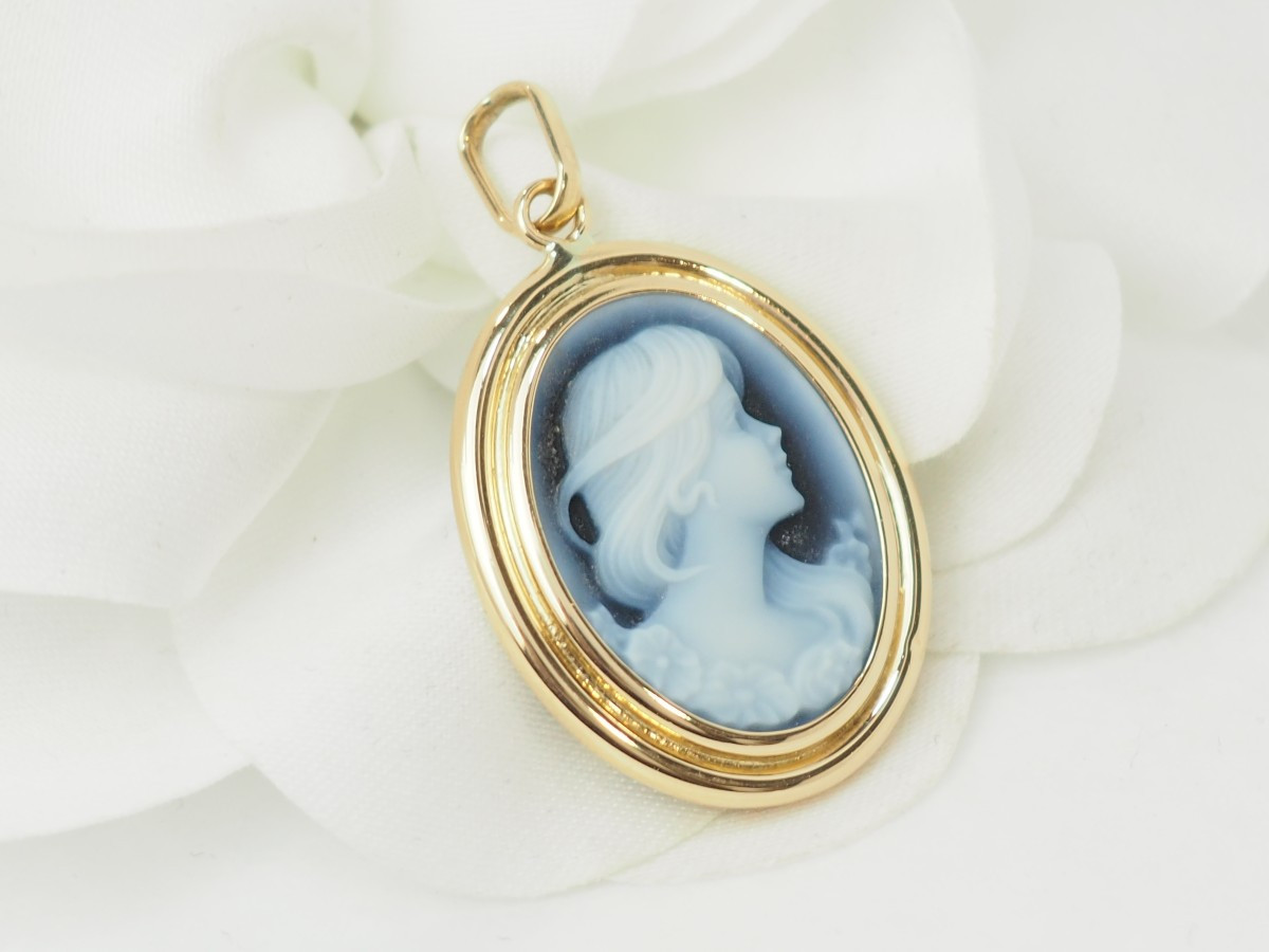 Yellow Gold Pendant With Cameo On Blue Agate -photo-4