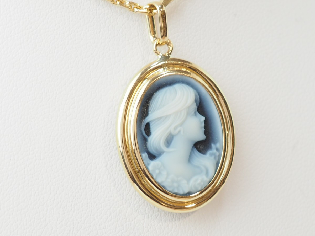 Yellow Gold Pendant With Cameo On Blue Agate -photo-1