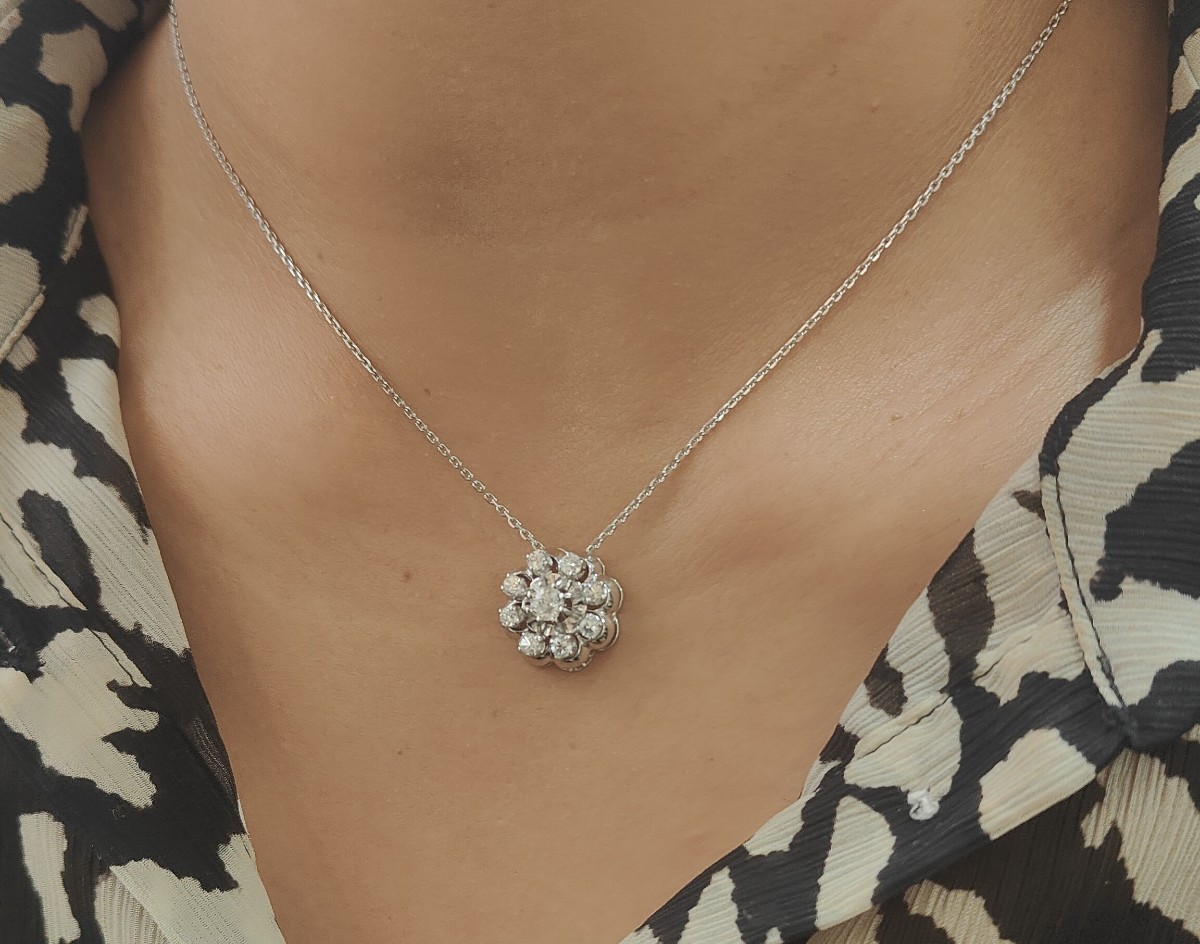 White Gold And Diamond Daisy Pendant Necklace-photo-1