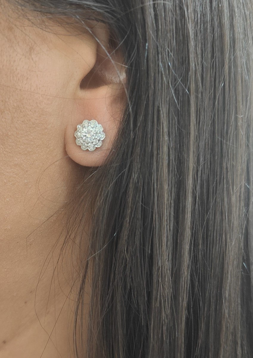Puces d'oreilles en or blanc et diamants-photo-3