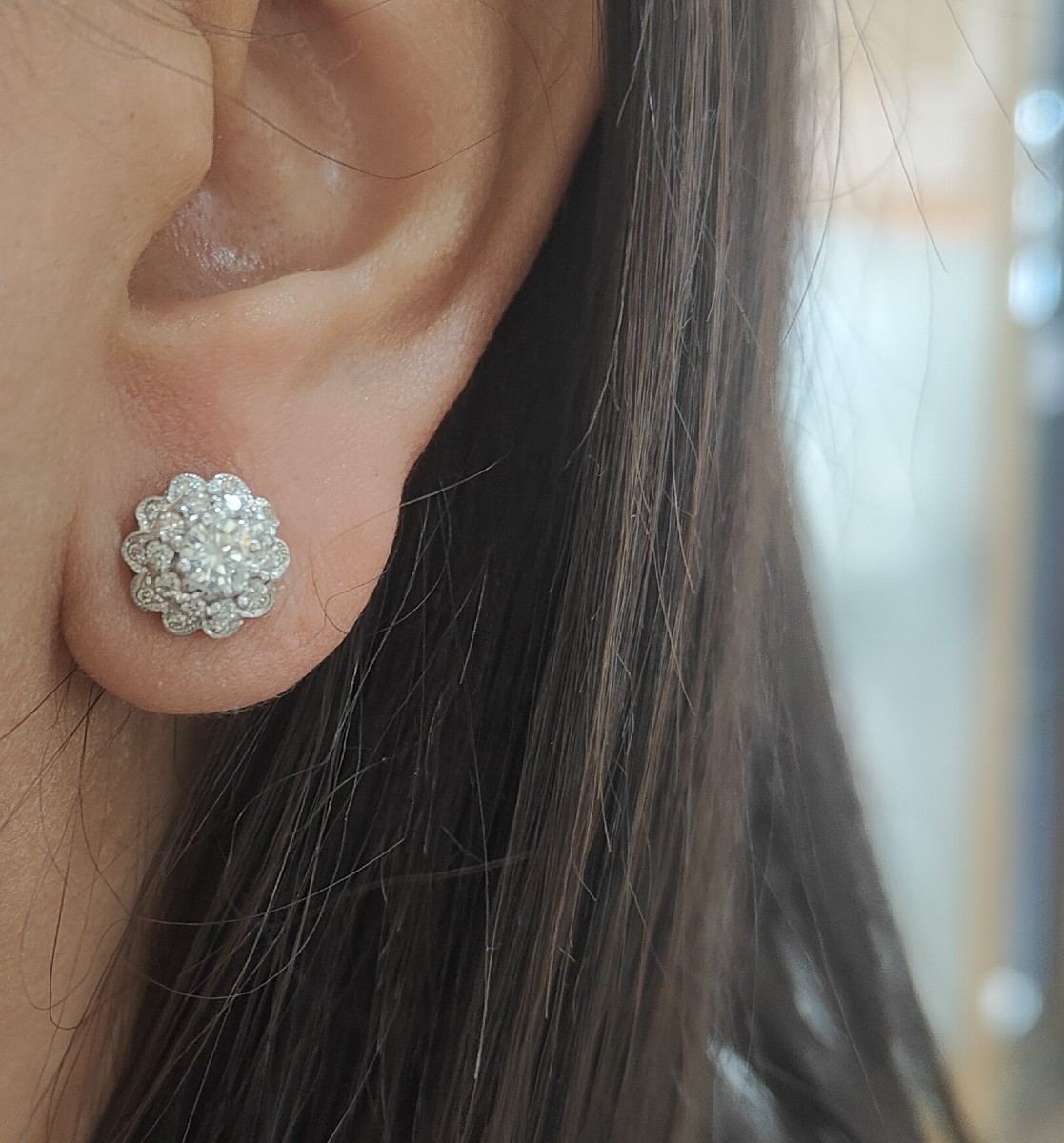 Puces d'oreilles en or blanc et diamants-photo-3