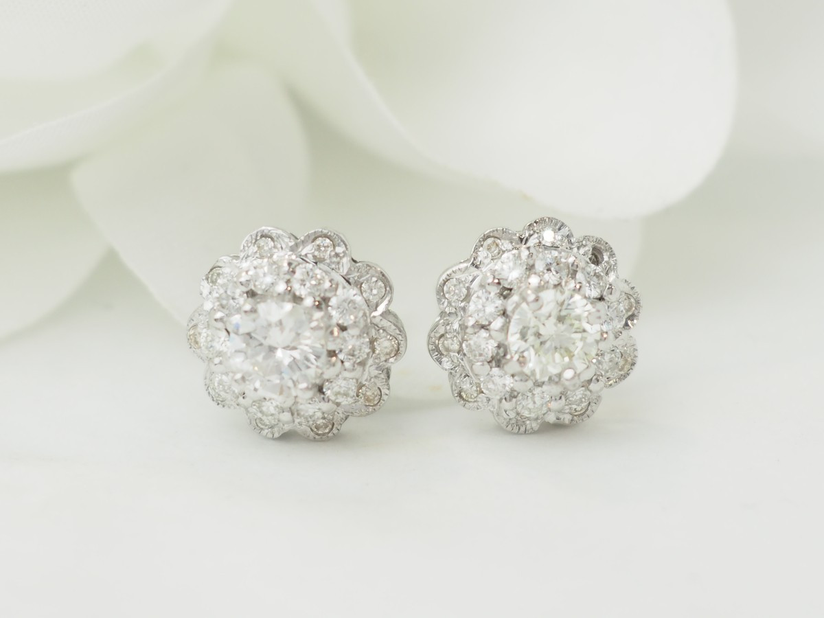 Puces d'oreilles en or blanc et diamants