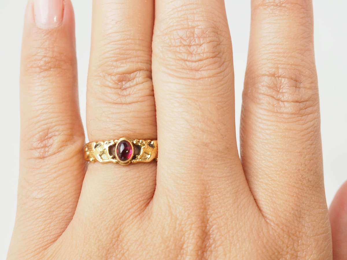 Bague ancienne en or jaune et rubis en cabochon-photo-2