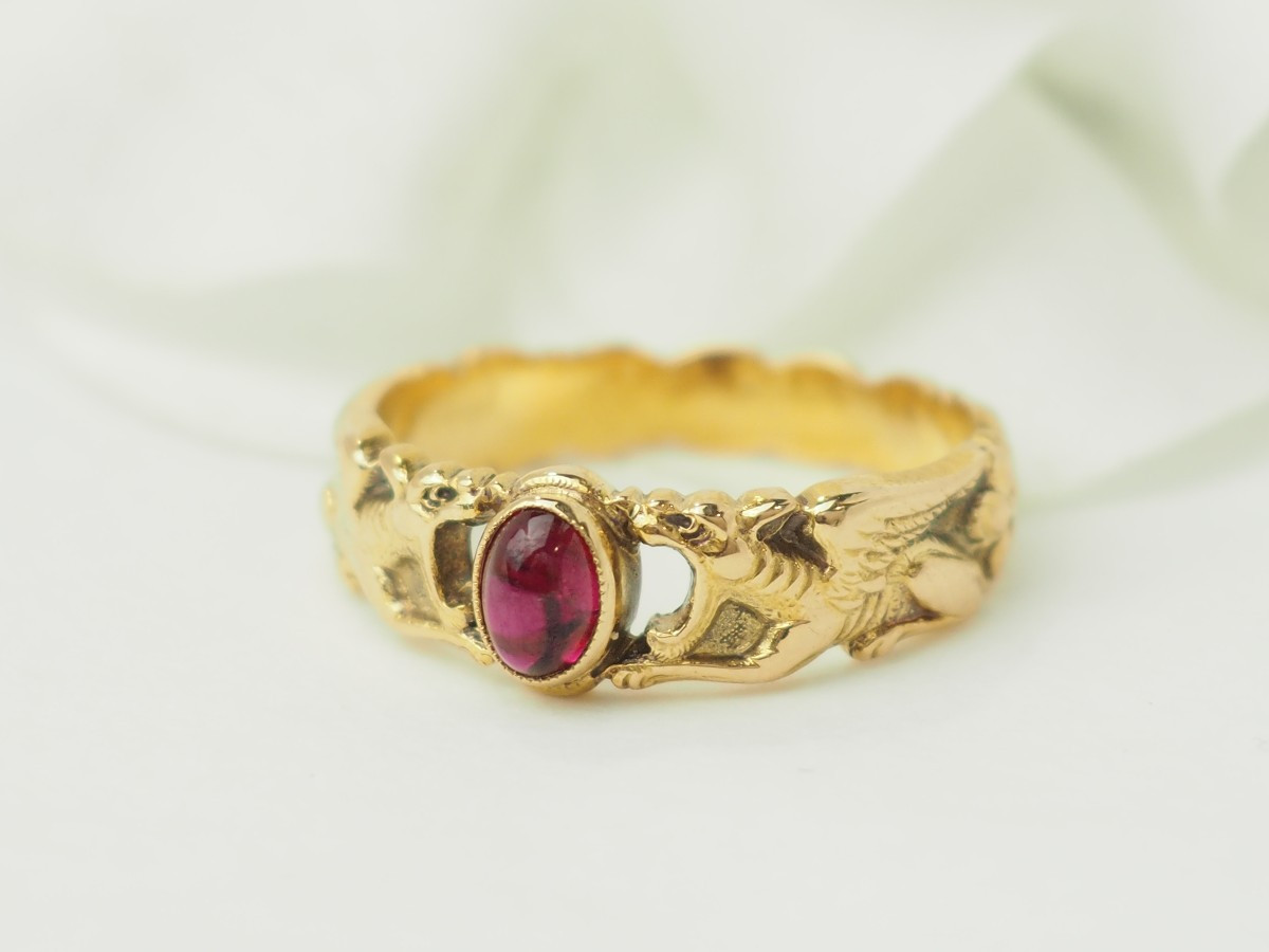Bague ancienne en or jaune et rubis en cabochon-photo-4