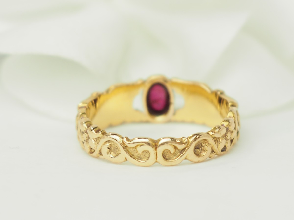 Bague ancienne en or jaune et rubis en cabochon-photo-1