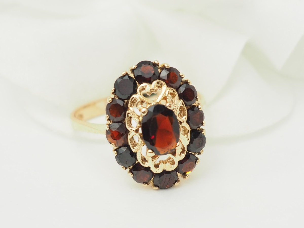 Vintage Ring In Yellow Gold And Garnets -photo-4