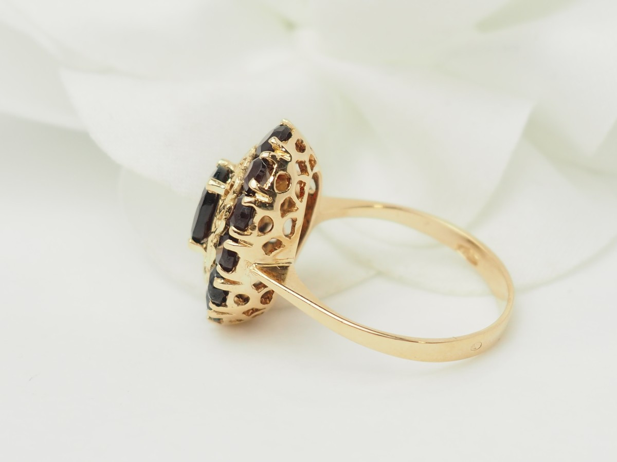 Vintage Ring In Yellow Gold And Garnets -photo-1
