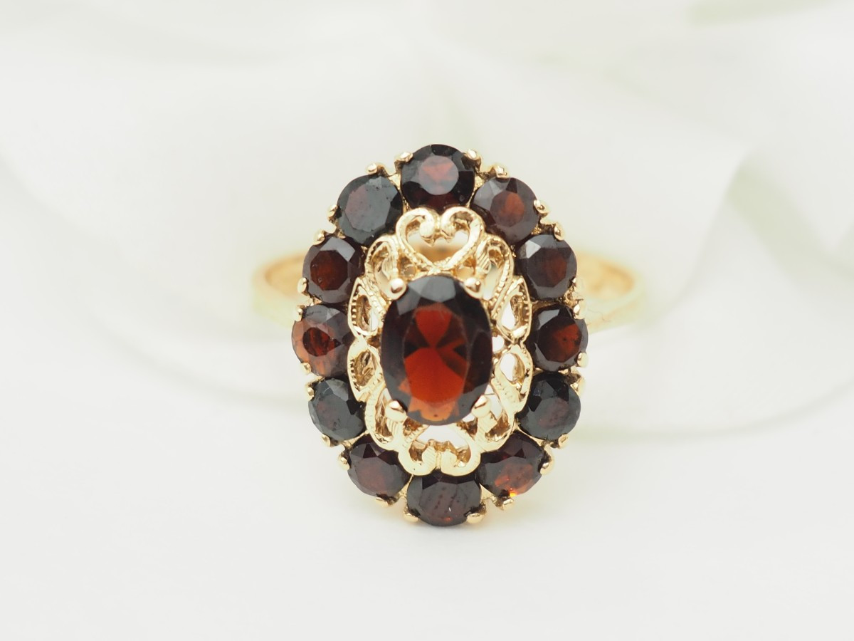 Vintage Ring In Yellow Gold And Garnets 