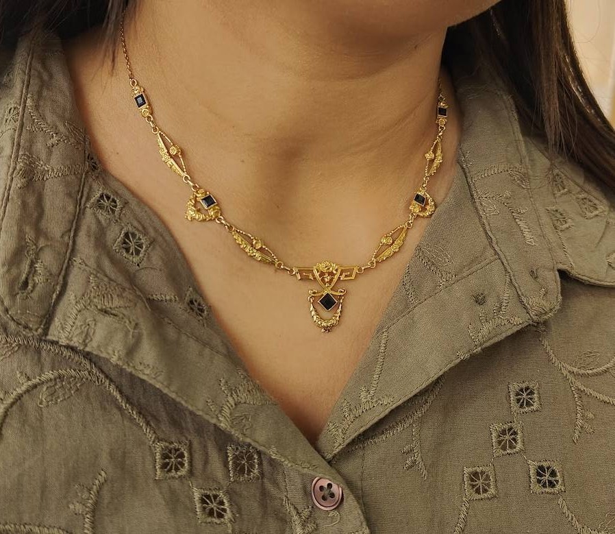 Collier Art Nouveau draperie en or jaune et saphirs -photo-2