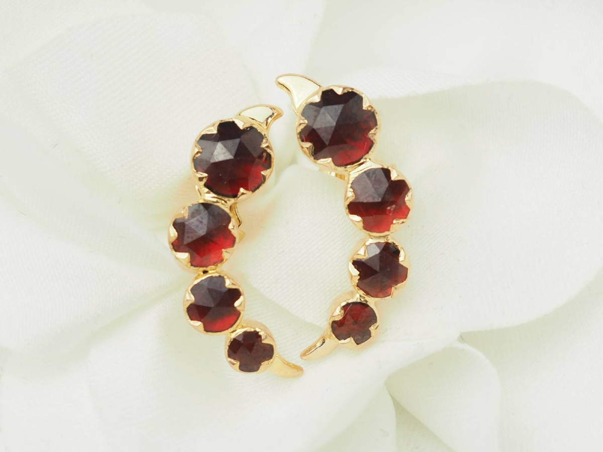 Perpignan Garnet Earrings In Yellow Gold