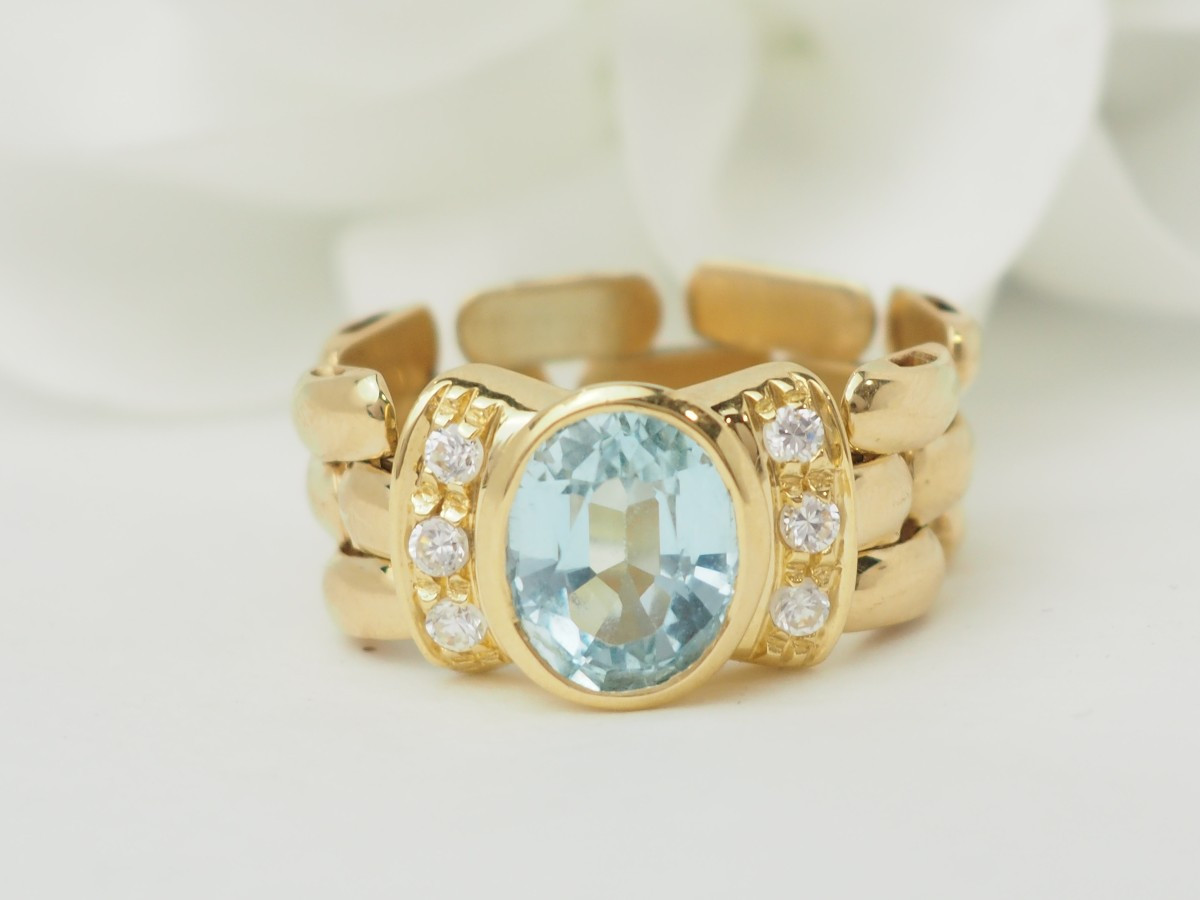 Flexible Ring In Yellow Gold And Aquamarine