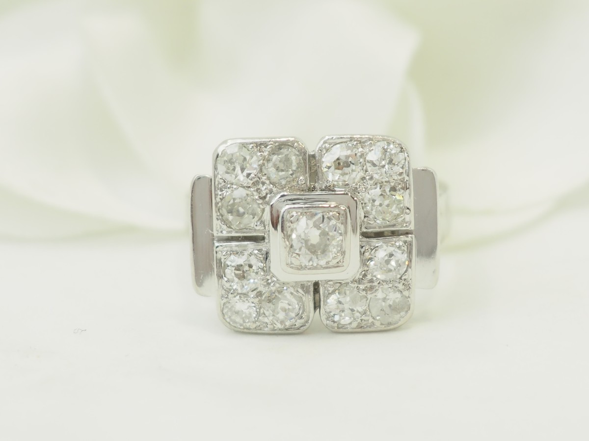 Bague Art Déco en or blanc 18 carats et diamants taille ancienne– 1,20 ct 