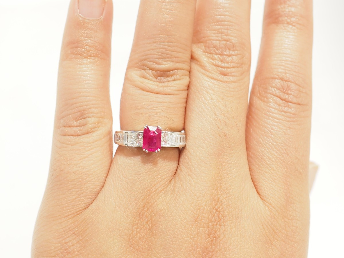 Bague en or blanc, rubis et diamants-photo-2