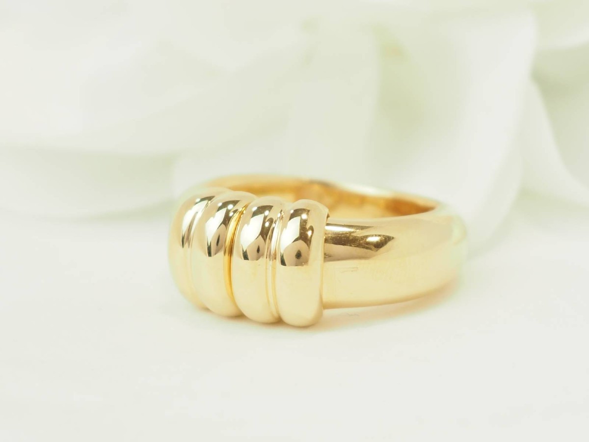 Vintage 18 Carat Yellow Gold And Diamond Ring - Sliding Top-photo-1