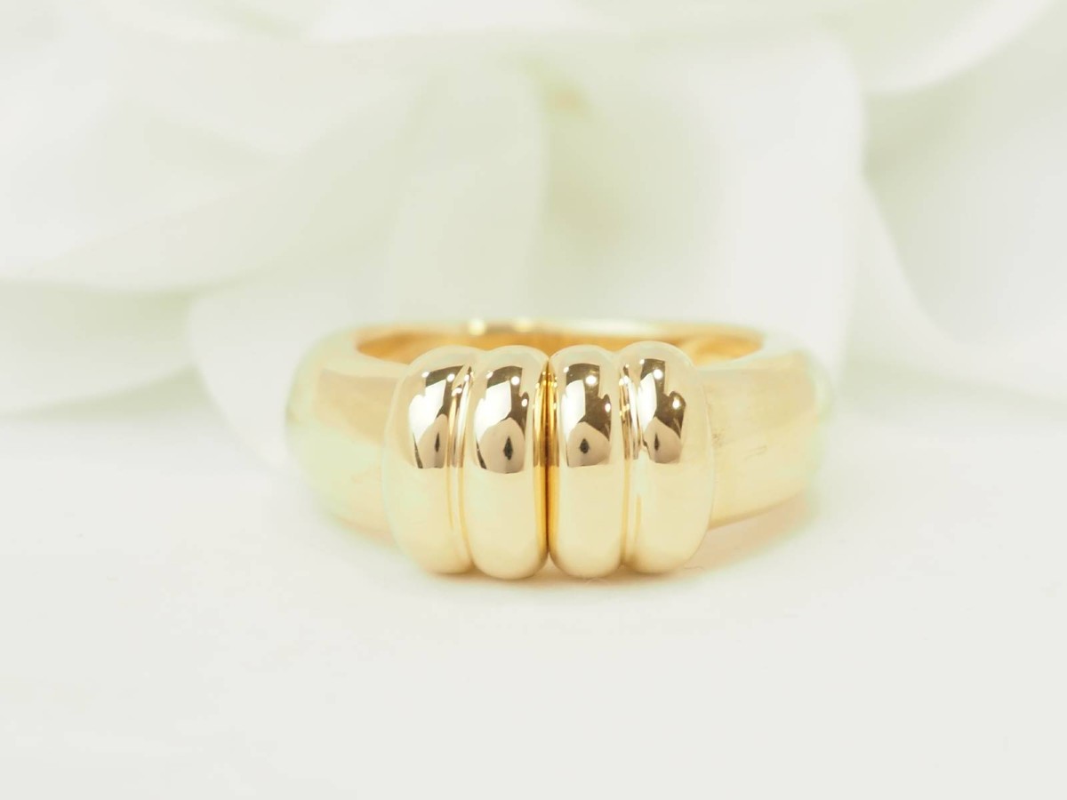 Vintage 18 Carat Yellow Gold And Diamond Ring - Sliding Top
