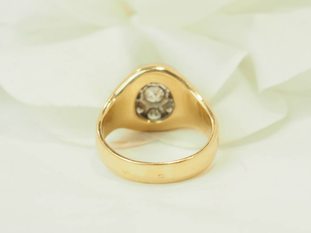 Yellow Gold And Diamond Signet Ring-photo-2