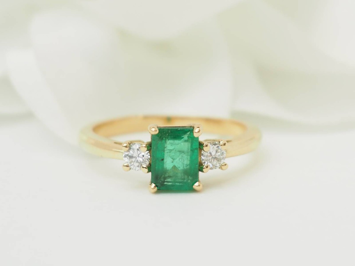 Ring Emerald 0,85ct Diamonds 18kt Yellow Gold-photo-3