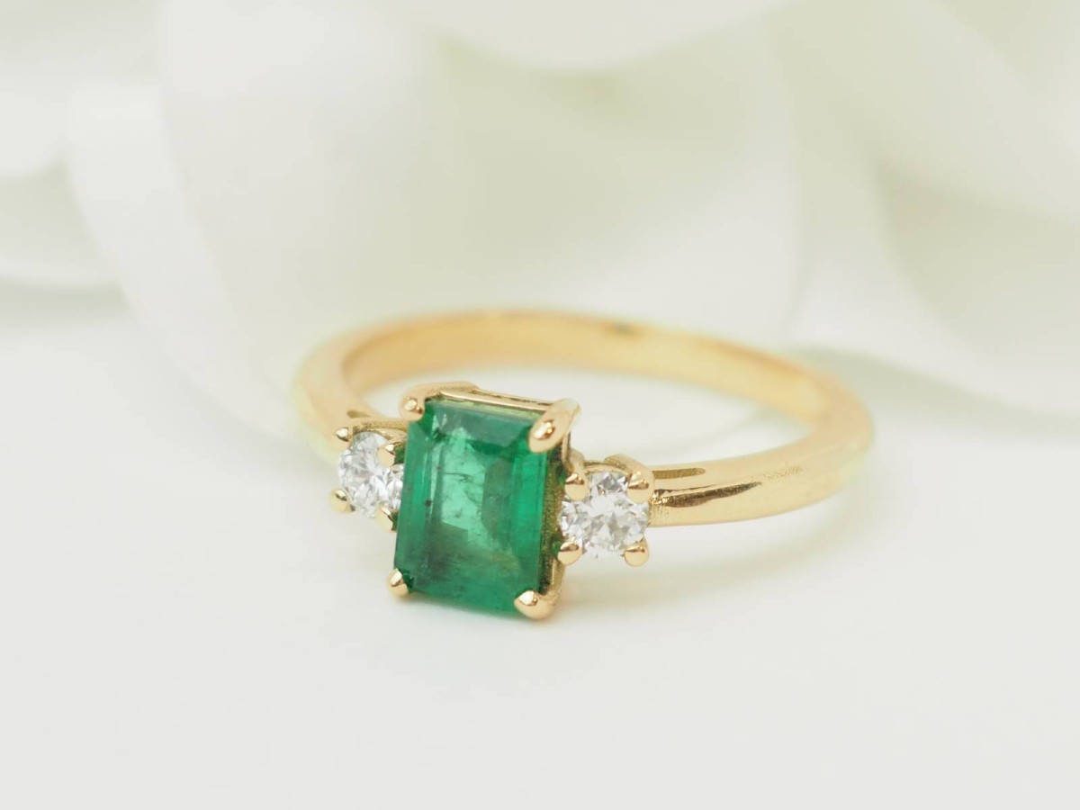 Ring Emerald 0,85ct Diamonds 18kt Yellow Gold-photo-4