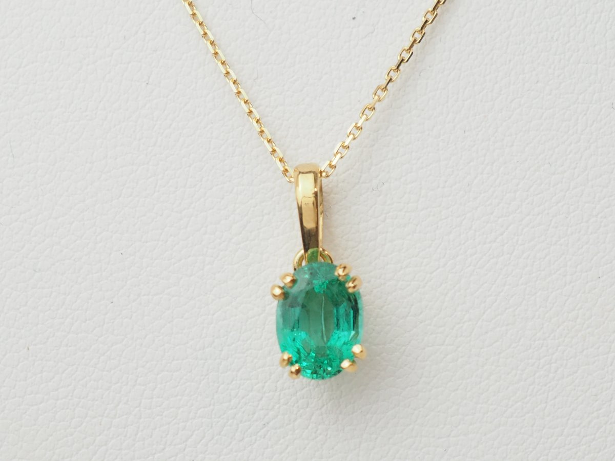 Collier solitaire émeraude ovale naturelle 1,23 carat en or jaune -photo-3