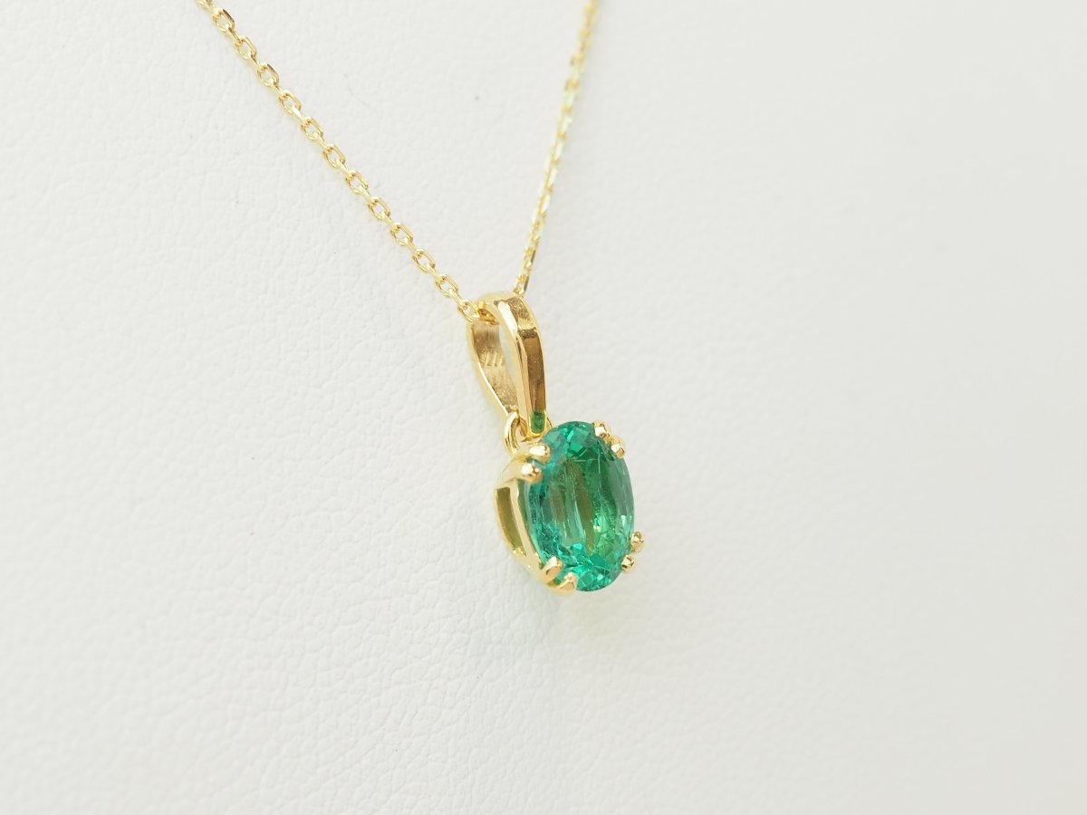 Collier solitaire émeraude ovale naturelle 1,23 carat en or jaune -photo-4