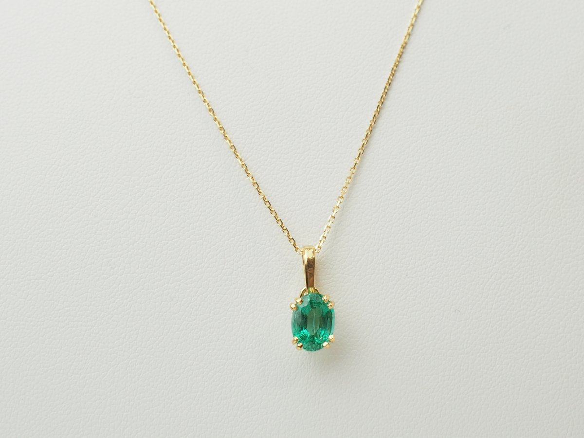 Collier solitaire émeraude ovale naturelle 1,23 carat en or jaune -photo-2