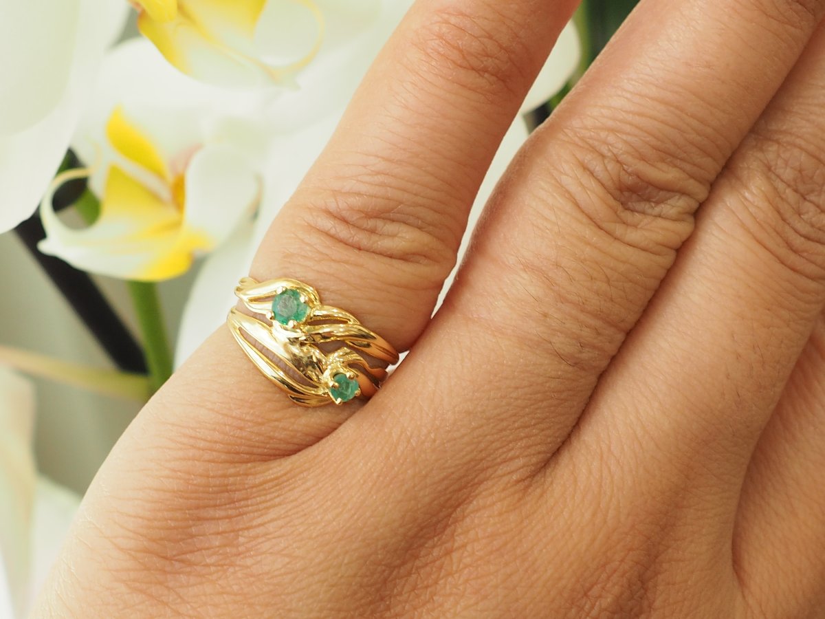 Bague vintage en or jaune 18 carats sertie de deux émeraudes naturelles -photo-2