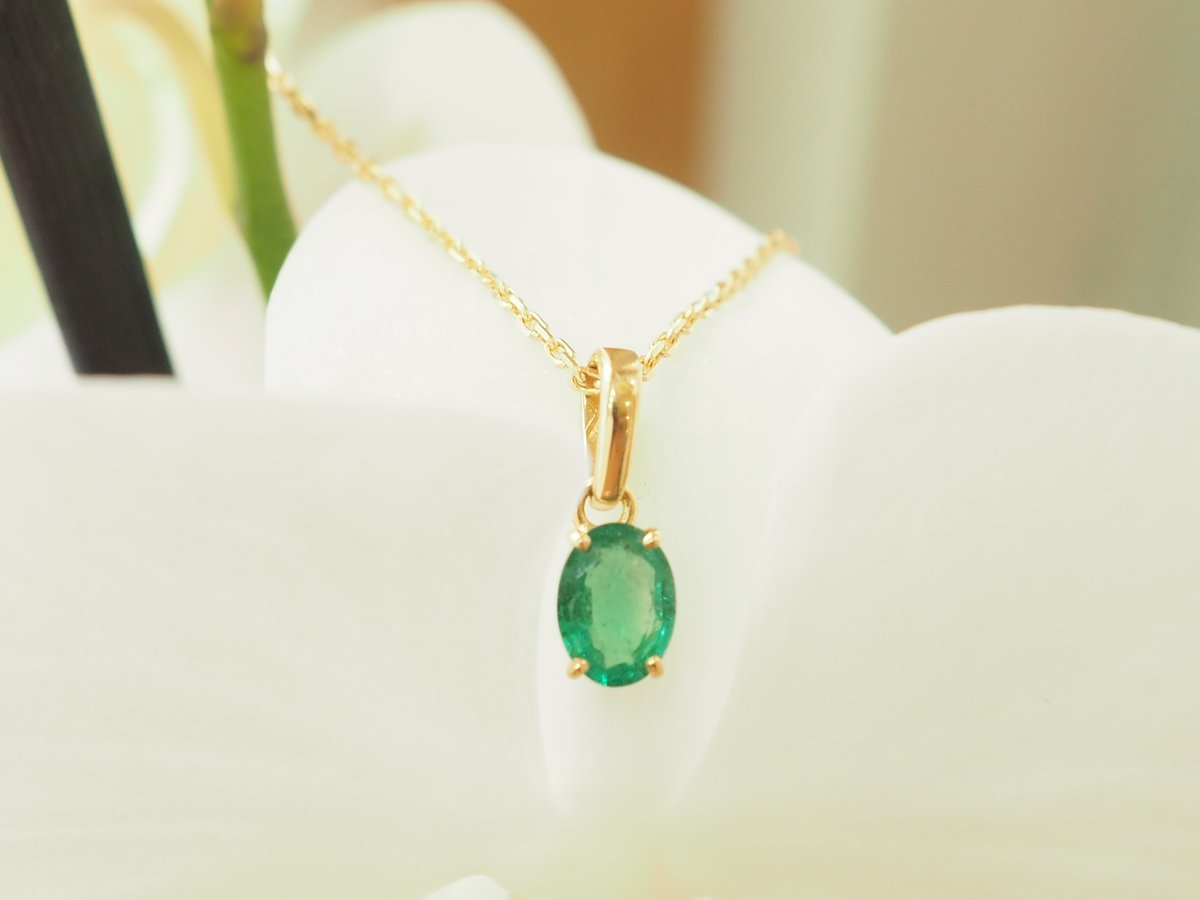 Collier solitaire émeraude naturelle 0,65 carat en or jaune-photo-3
