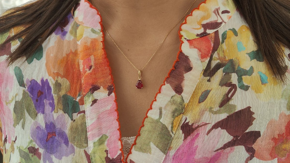 1.76 Carat Natural Ruby Pendant In Yellow Gold-photo-2