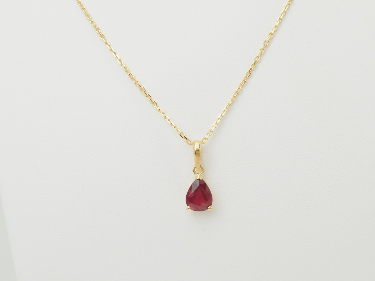 1.76 Carat Natural Ruby Pendant In Yellow Gold