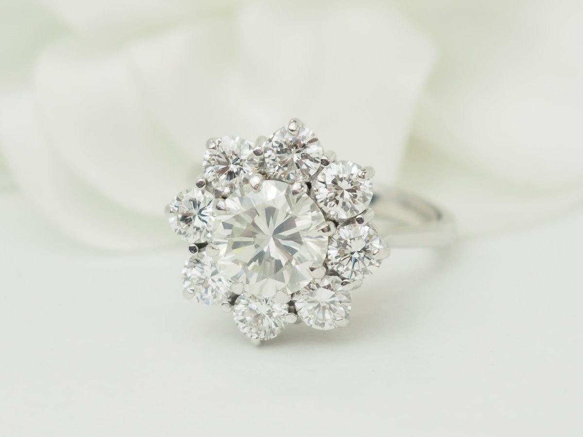 Vintage Daisy Ring In White Gold And Diamonds – 1.80-carat Center Diamond-photo-3