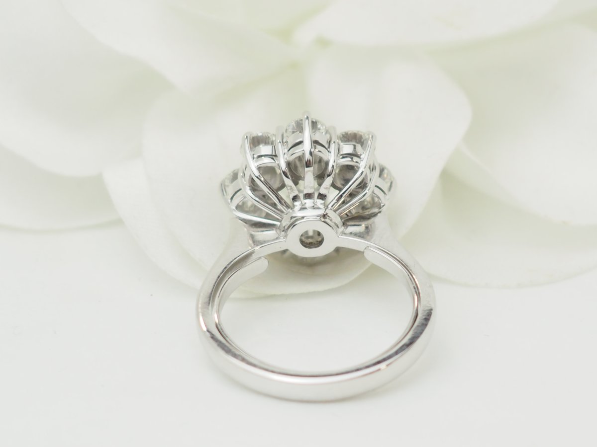 Vintage Daisy Ring In White Gold And Diamonds – 1.80-carat Center Diamond-photo-2